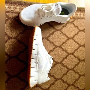 White Reebok zig zag ortholite sneakers
